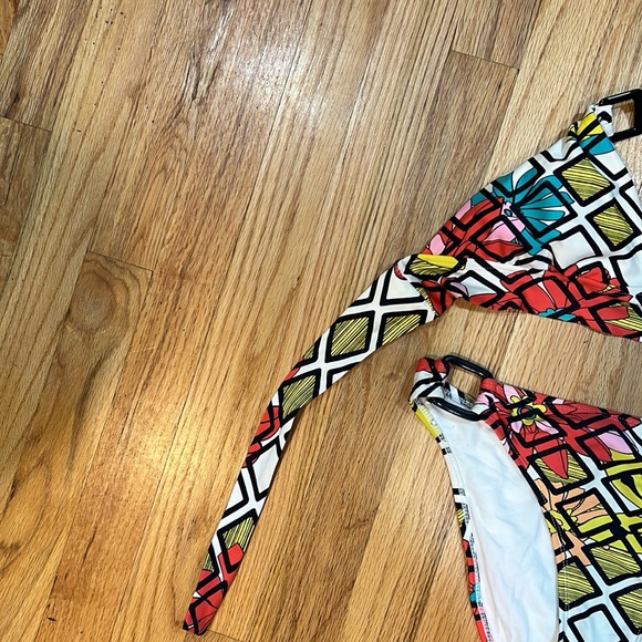 Skye bikini set. Says size large I would say more small/medium - Picture 2 of 10